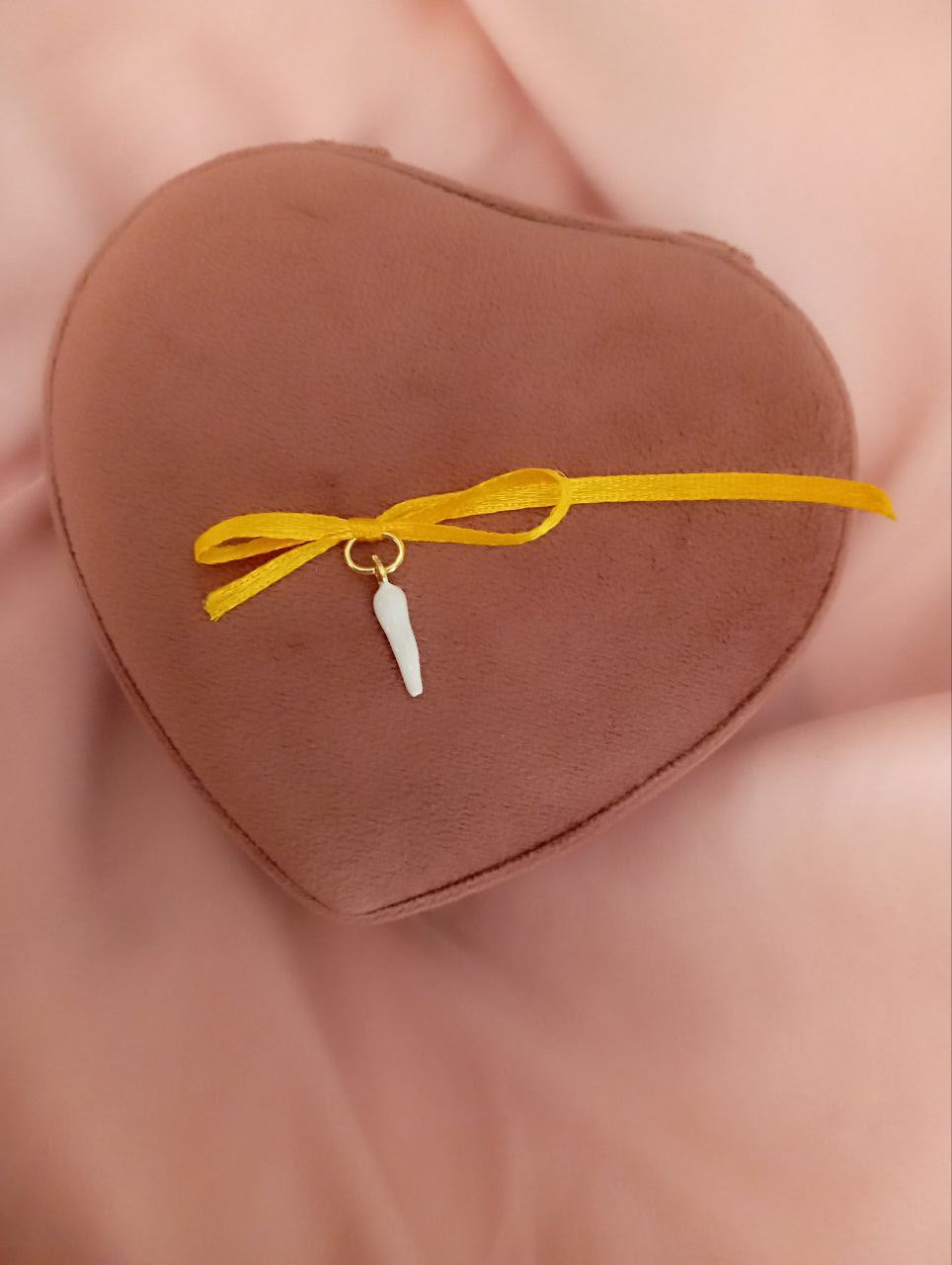 Ciondolo corno smaltato bianco- argento 925 gold