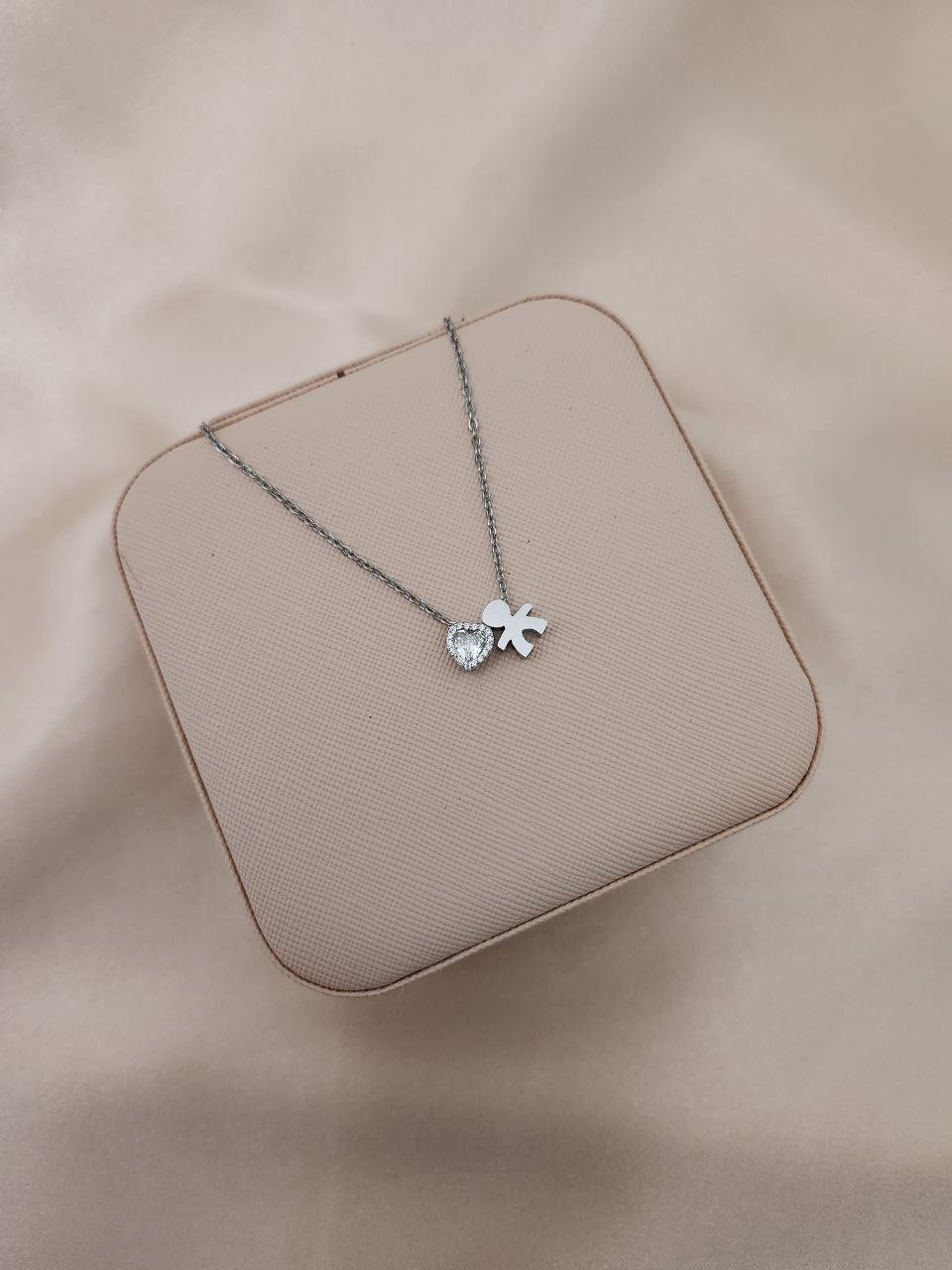 Collana bimbo e cuore bianco