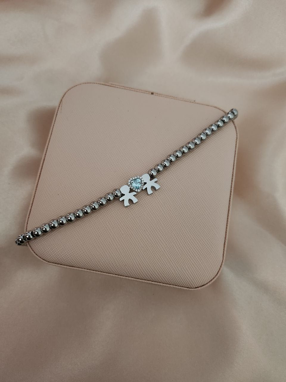 Bracciale con due bimbi e cuore azzurro acquamarina