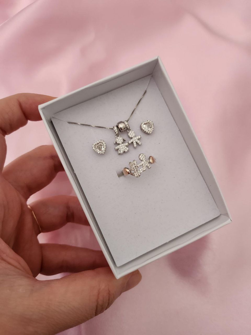 SET: collana con due bimbi pendenti e orecchini cuori bianchi+ con anello - argento 925