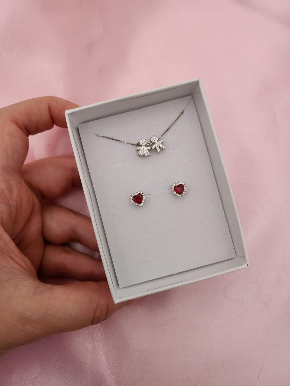 collana con due bimbi passanti e orecchini cuori rossi - argento 925