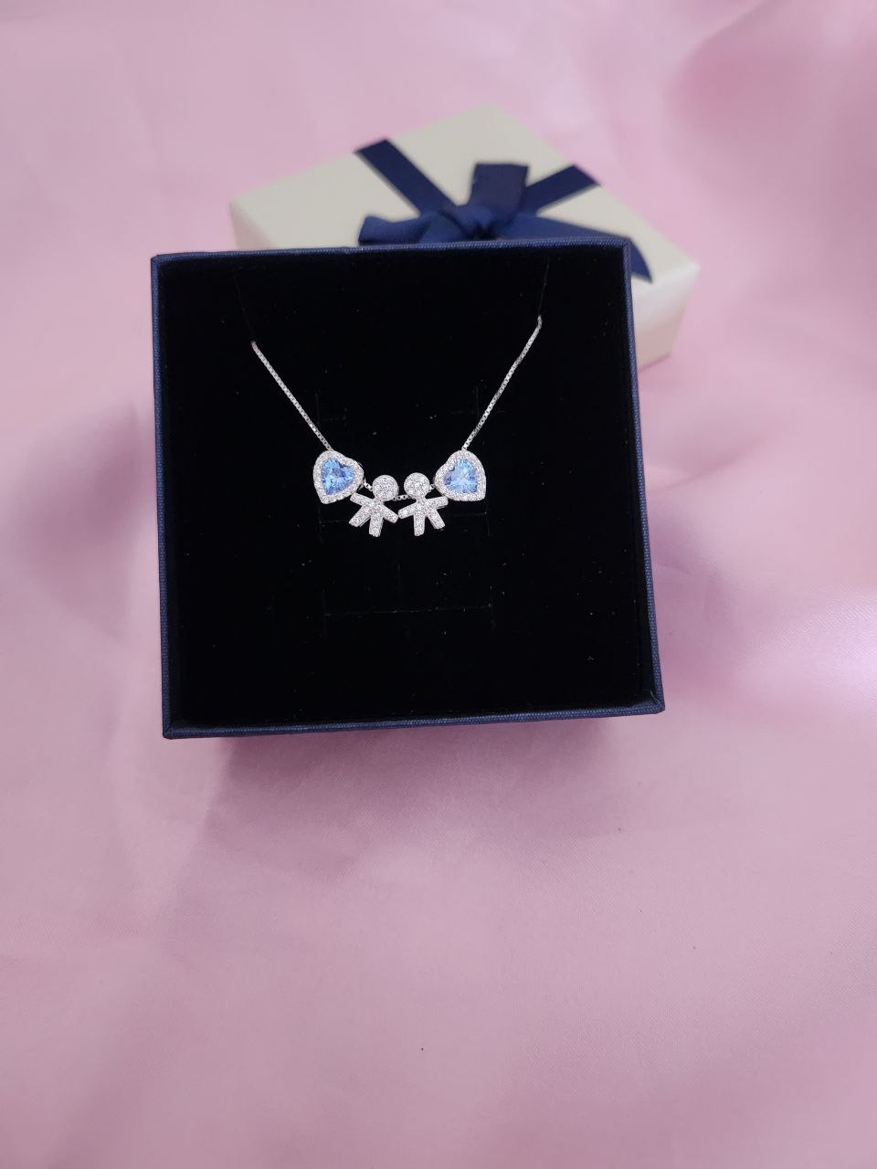 Collana con due bimbi e due cuori azzurri -argento 925