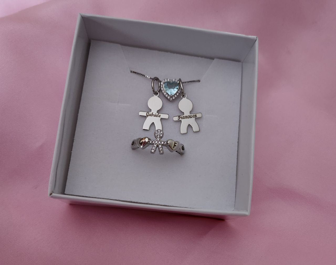 Collana con due bimbi personalizzati e cuore passante acquamarina + anello baby bimbo silver personalizzato - argento 925