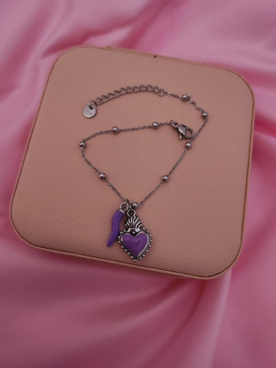 Bracciale con corno e cuore sacro smaltato viola