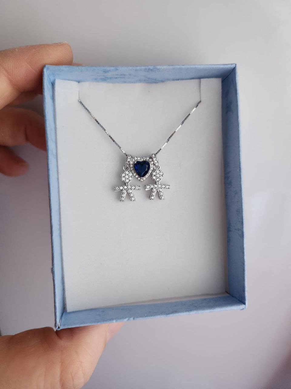 Collana con due bimbi maschi e cuore blu maxi- argento 925