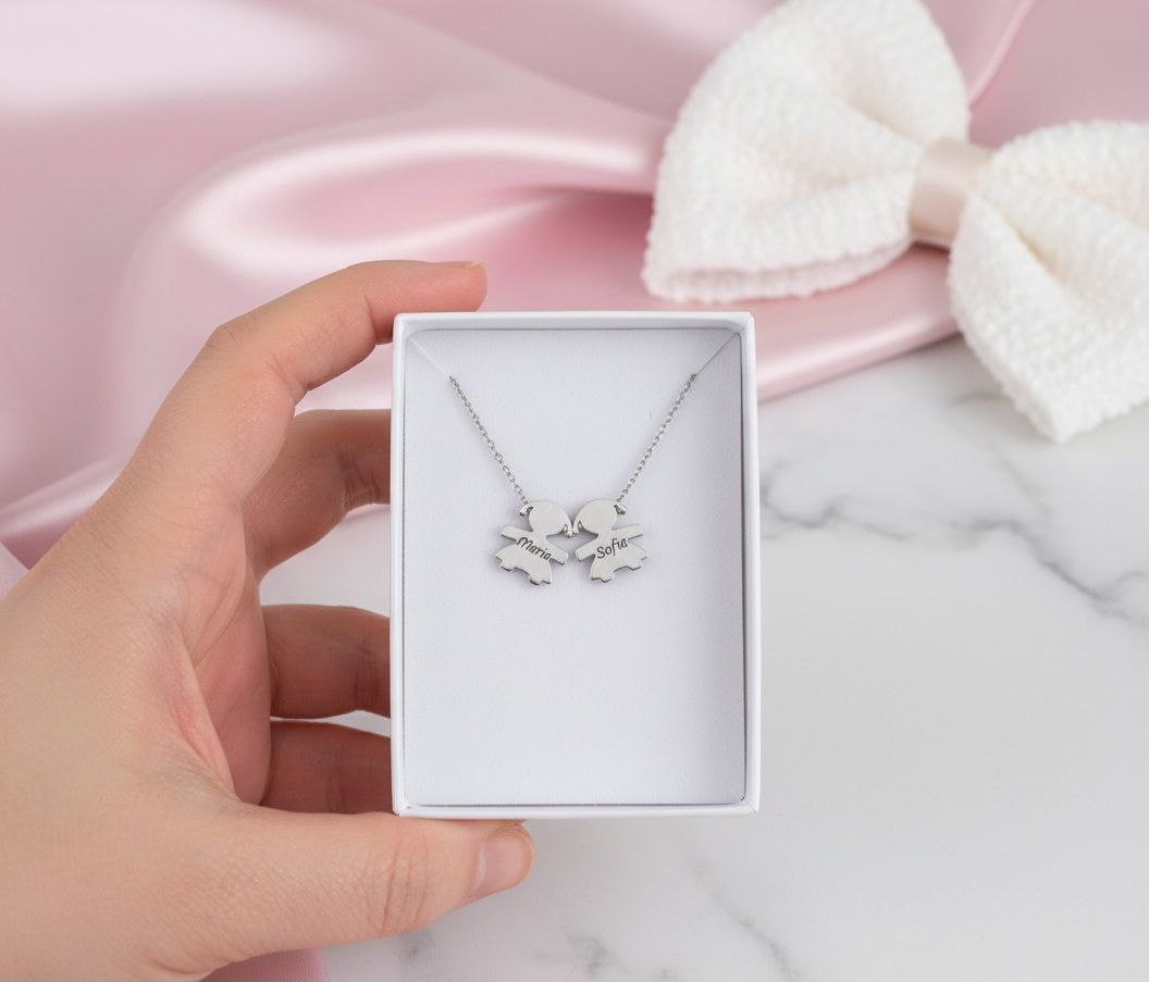 Collana con due bimbe personalizzate con nome