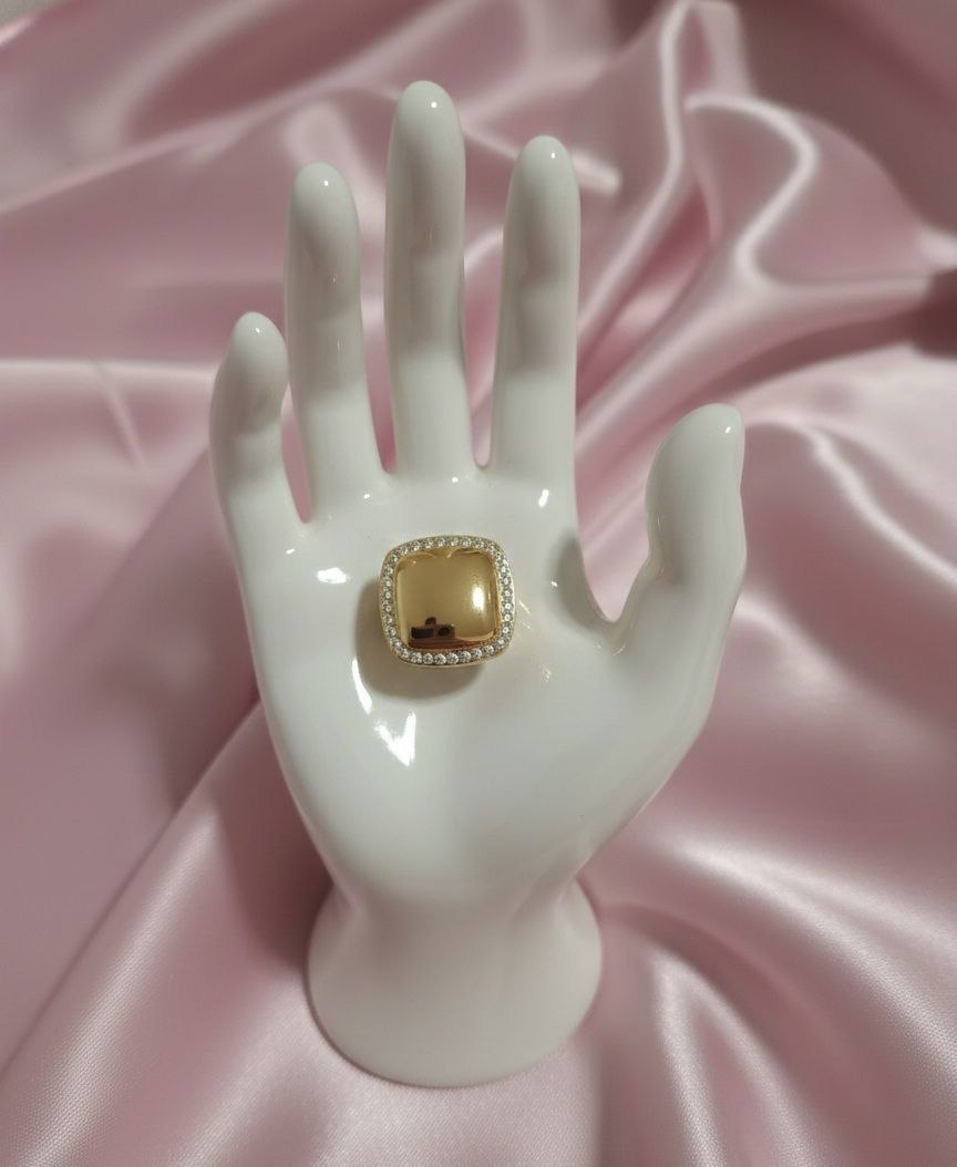 Anello quadrato con strass colore oro