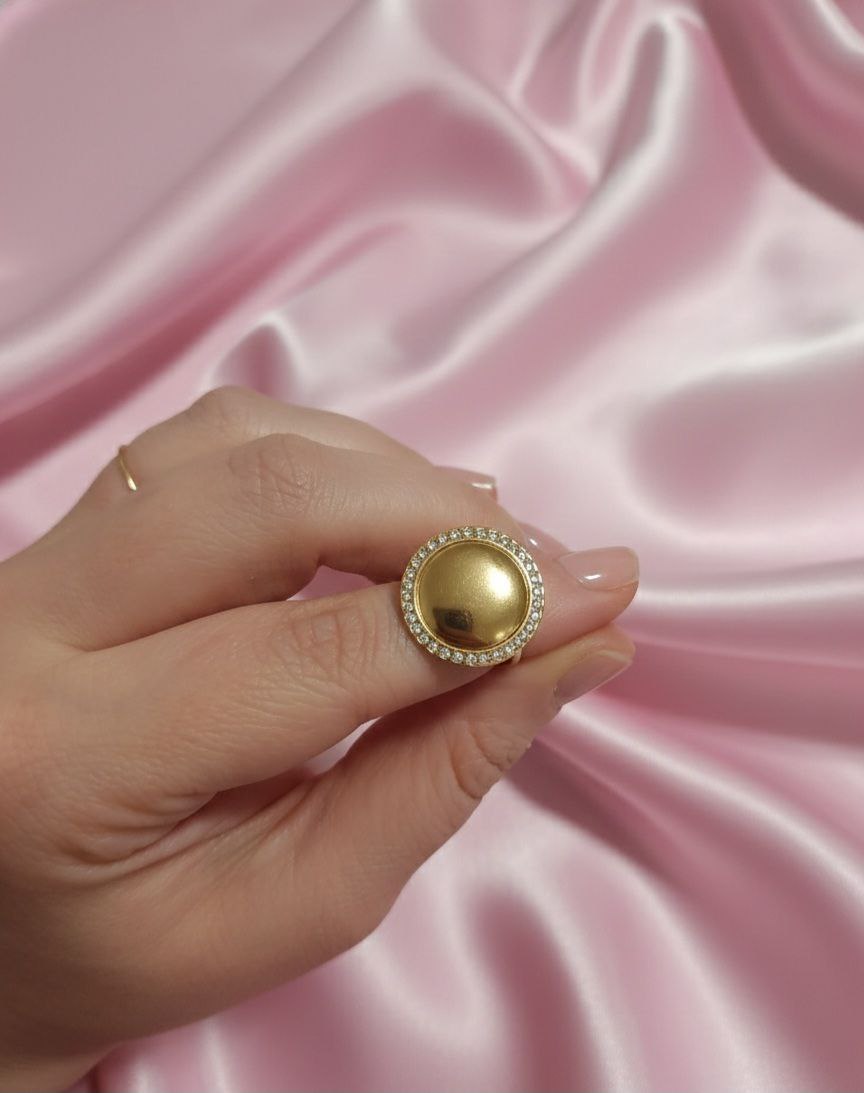 Anello rotondo con strass colore oro