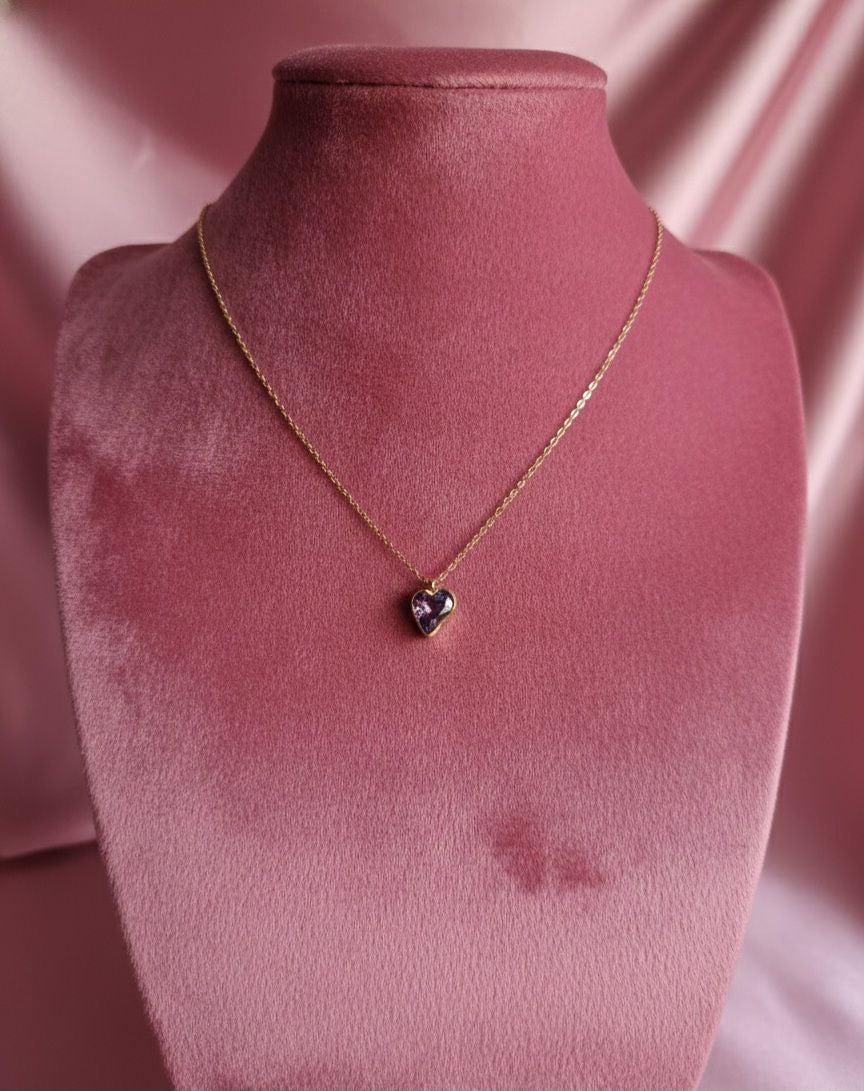 Collana con cuore asimmetrico rosa