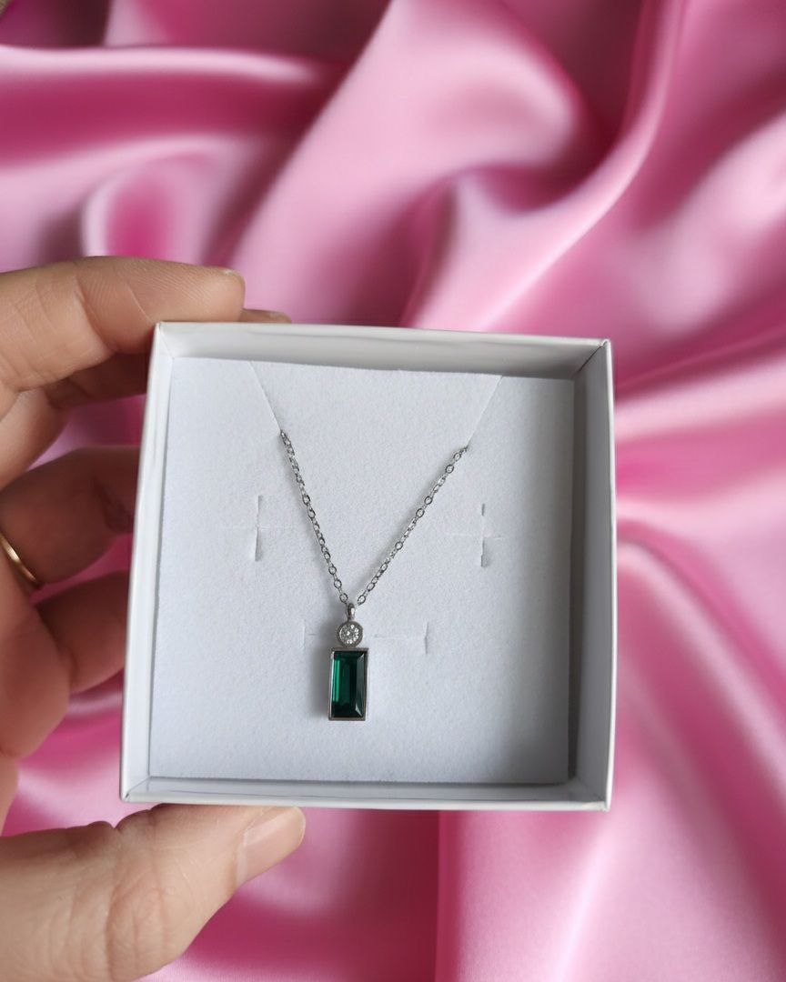 Collana punto luce verde