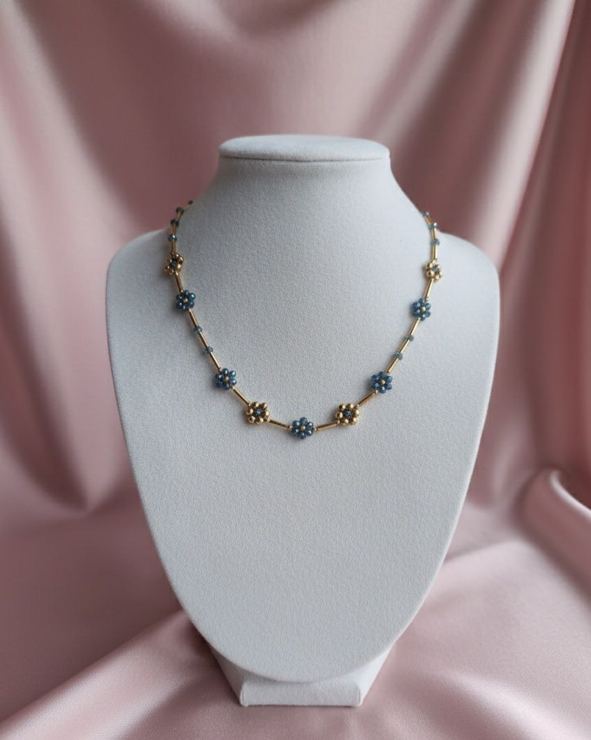 Collana con fiorellini alternati