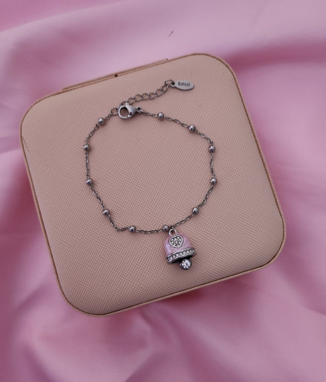 Bracciale con campanella rosa
