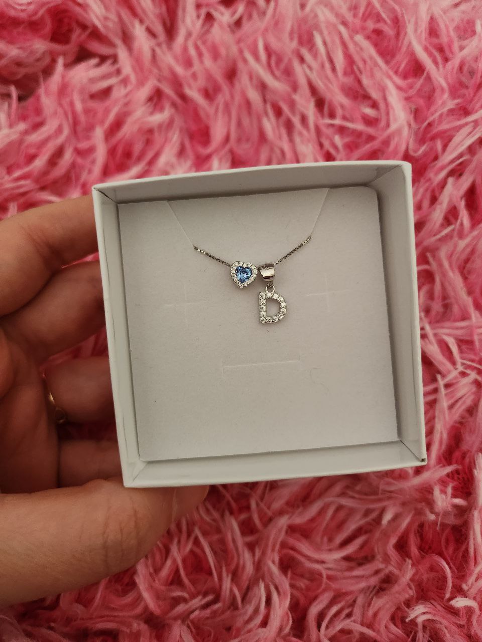Collana con lettera personalizzata pendente  e cuore passante   - argento 925