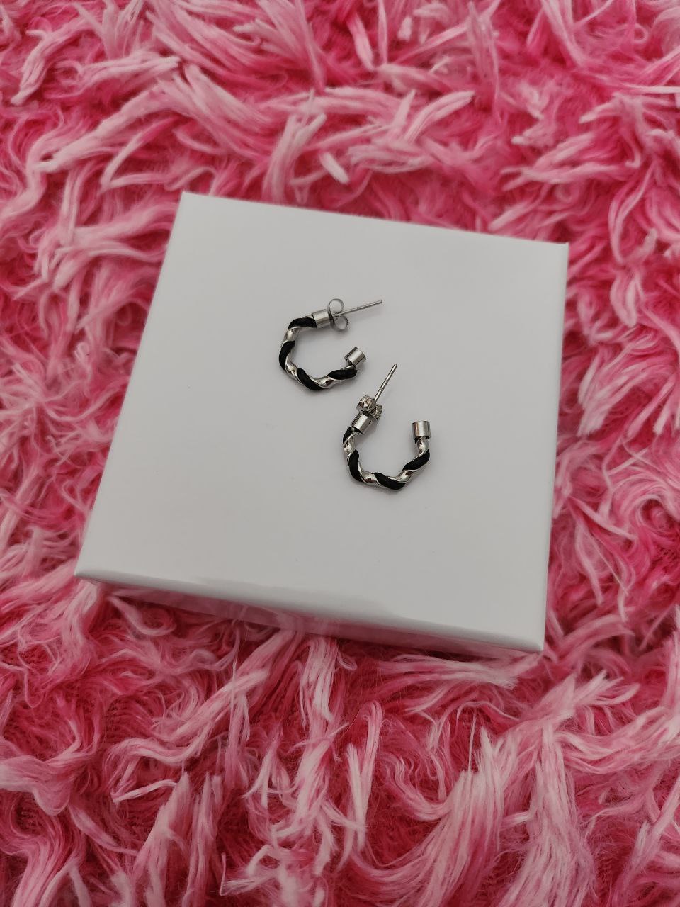 Orecchini cerchietto con smalto nero 1cm - silver