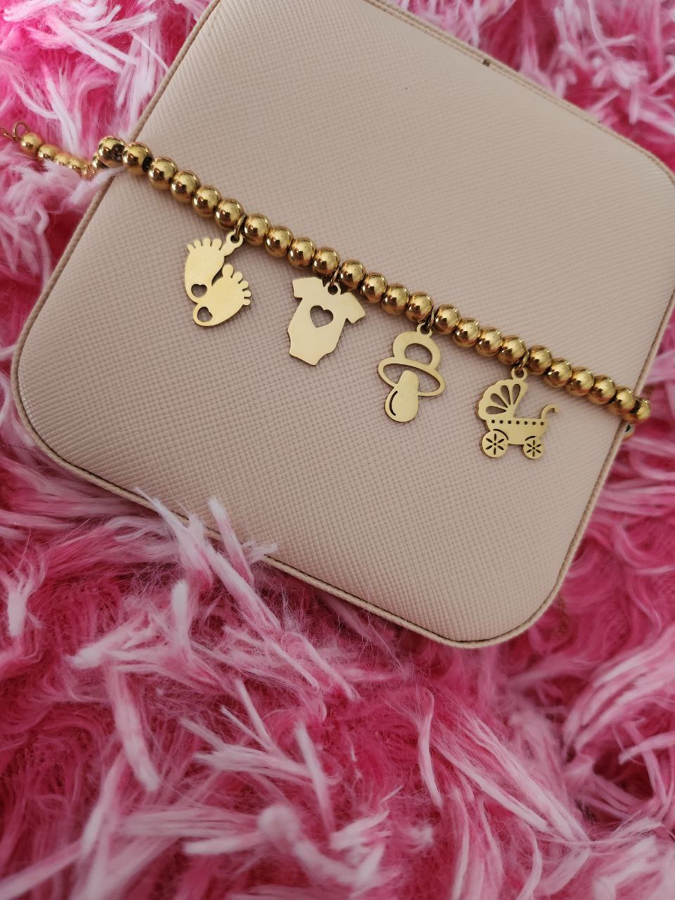 Bracciale perline con quattro charm baby gold