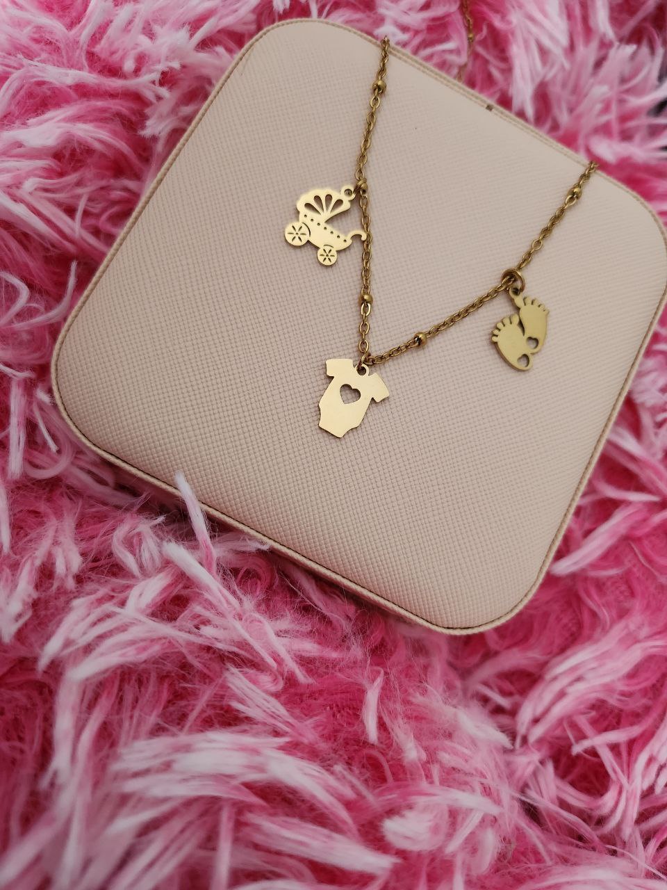 Collana perline con tre charm