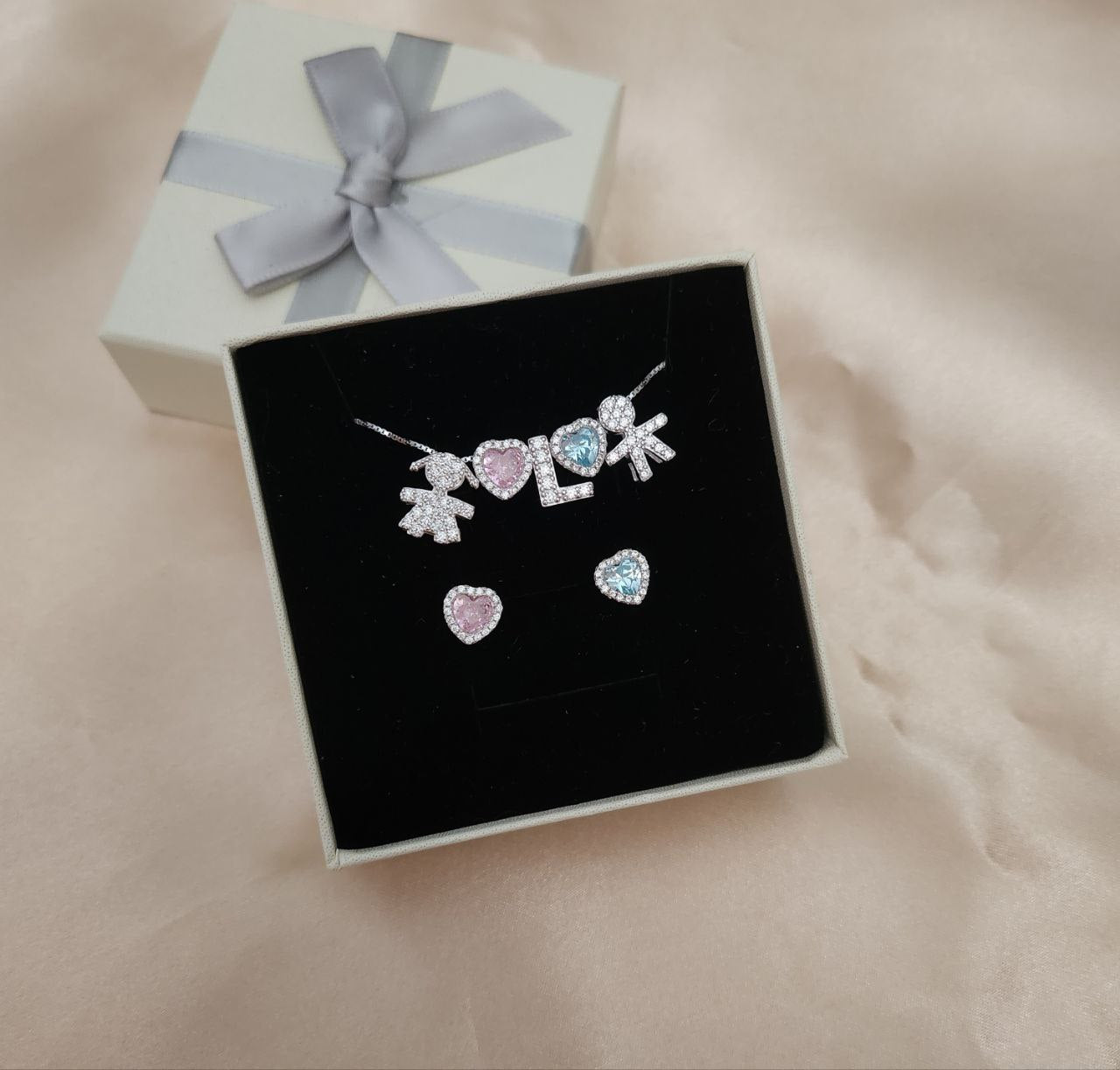 SET: Collana con due bimbi + due cuori + iniziale e orecchinicuore  alternati - argento 925