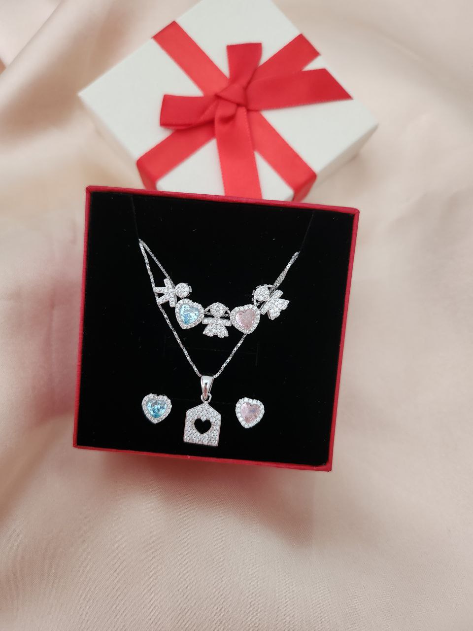 SET: Collana due fili con tre bimbi , due cuori e casetta con orecchini alternati  - argento 925