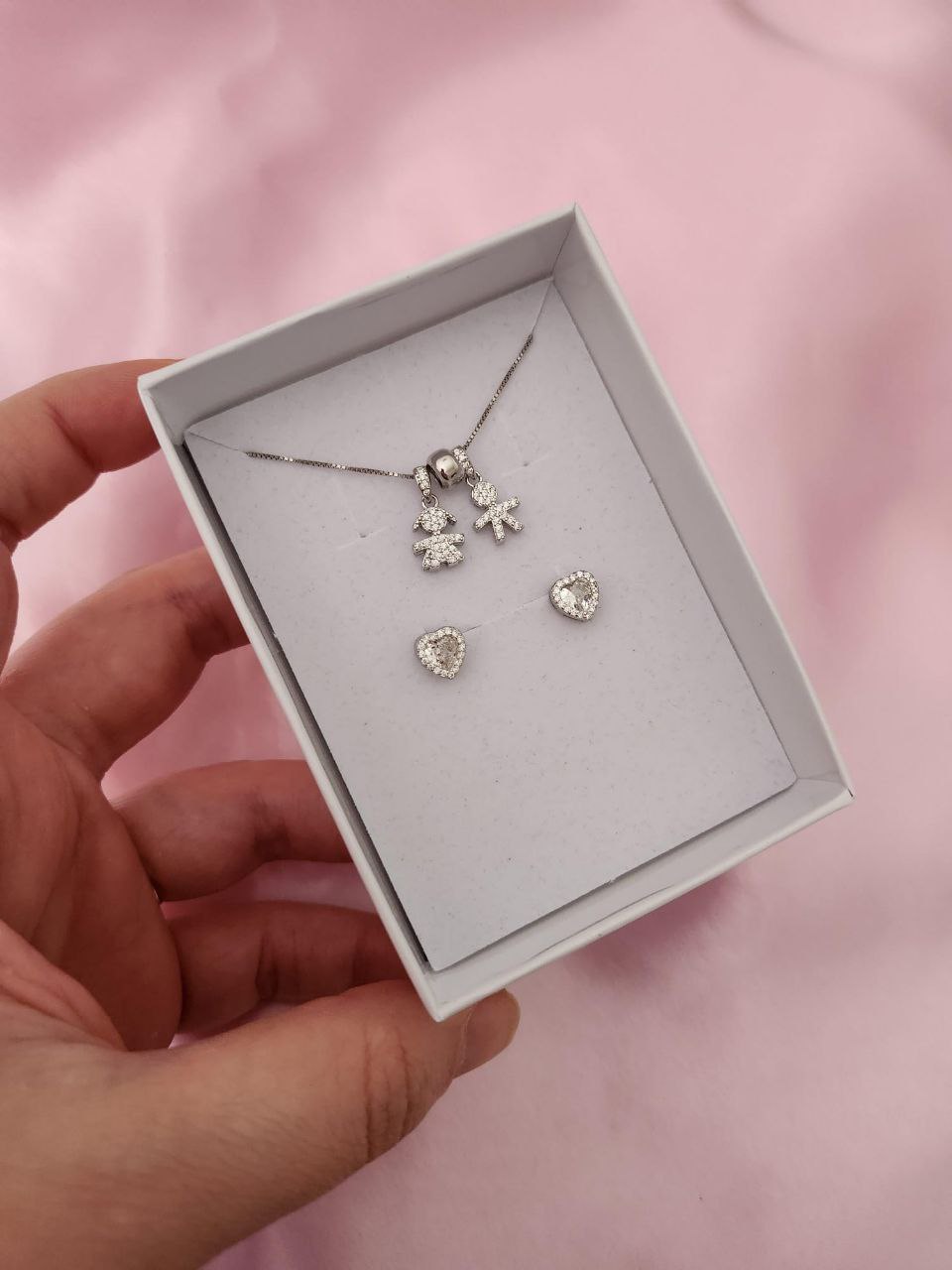 SET: collana con due bimbi pendenti  e  orecchini bianco - argento 925