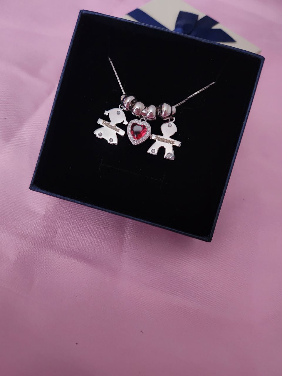 Collana con due bimbi personalizzati e cuore pendete rosso - argento 925