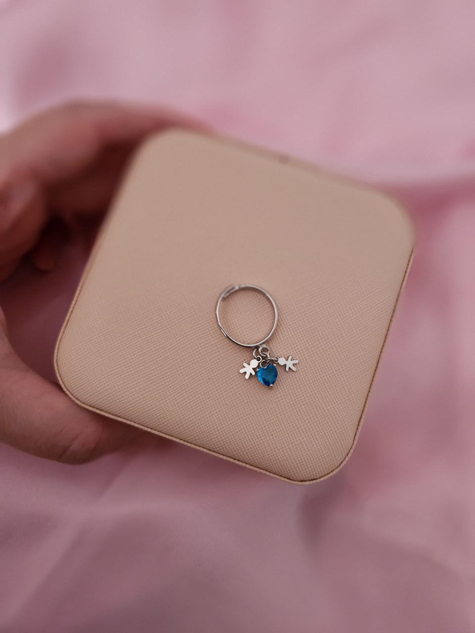Anello con pendenti:  cuore blu  e 2  bimbi- argento 925