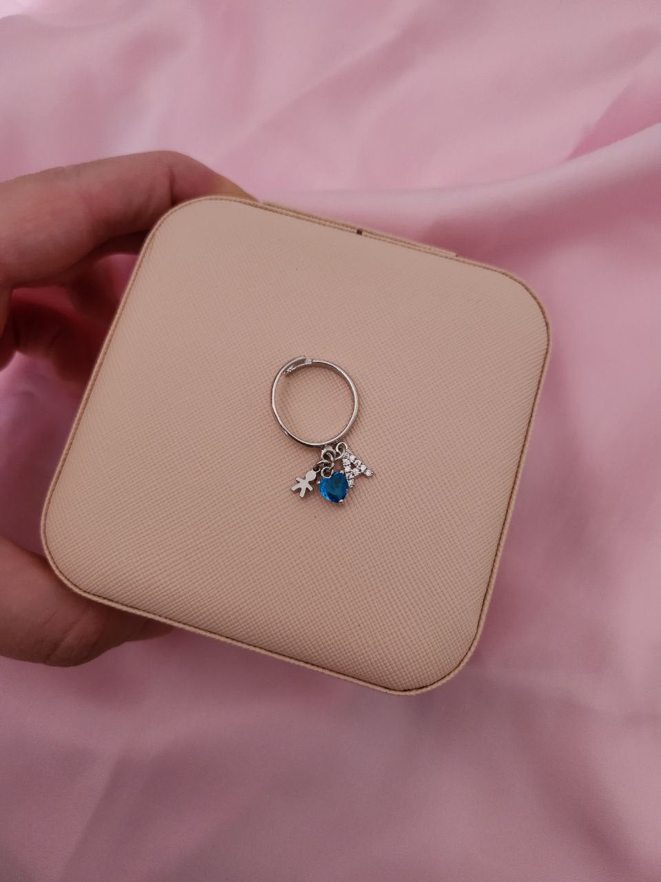Anello con pendenti:  cuore blu e iniziale e bimbo- argento 925