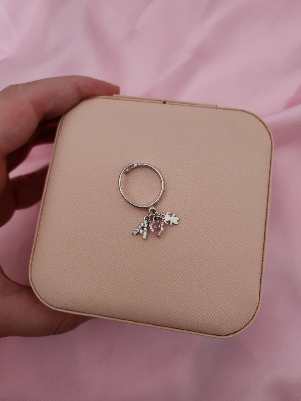 Anello con pendenti: bimba e cuore rosa e iniziale- argento 925