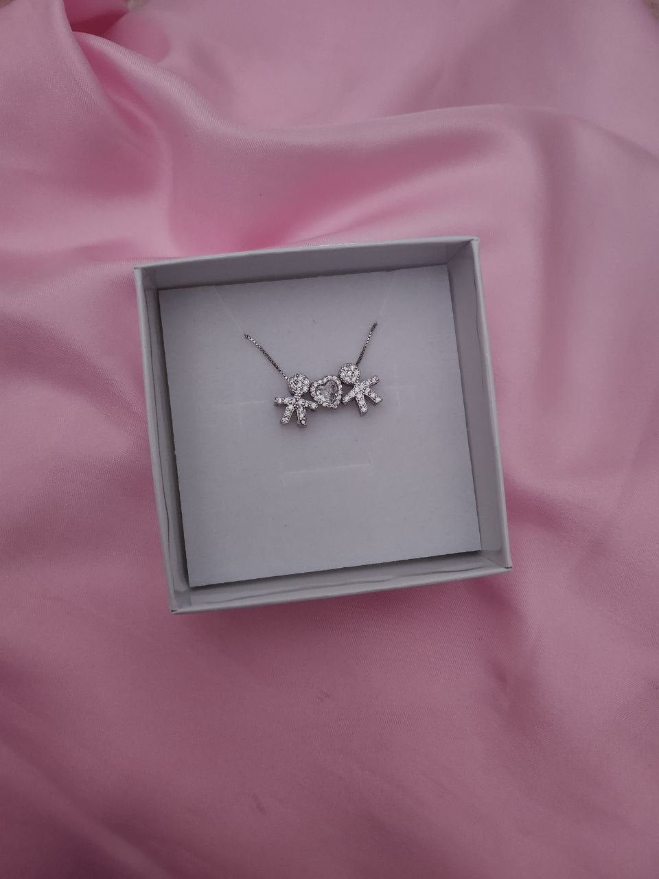 Collana con due bimbi e cuore bianco passanti - argento 925