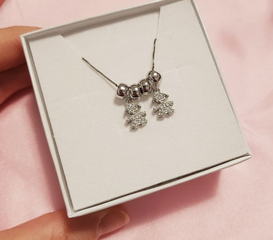 Collana con due bimbe e ciambelline
