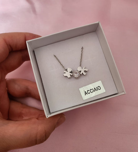 Collana con bebè femmina e maschio con cuore bianco