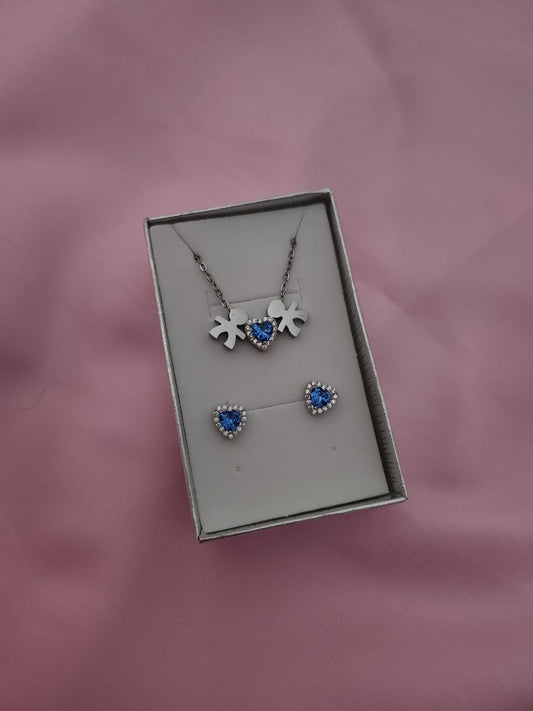 Set con collana due bimbi con cuore e orecchini cuore colorazione azzurro intenso