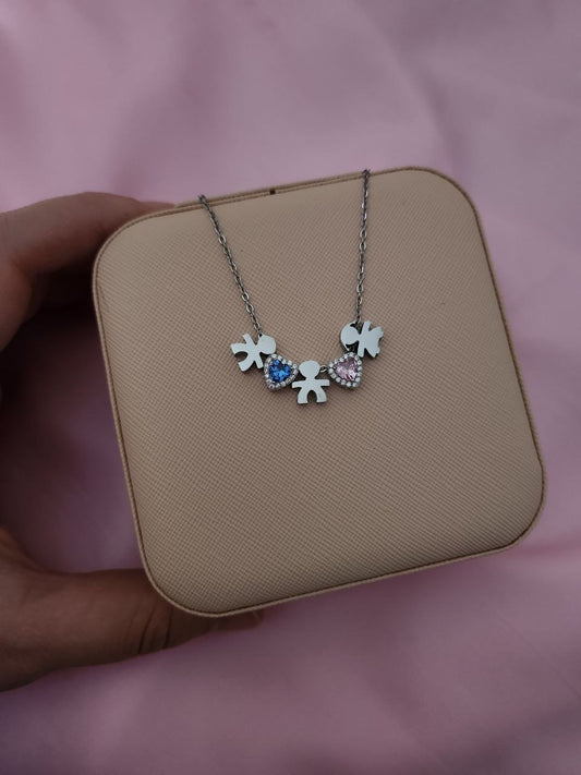 Collana con due bimbi e 1 bimba con cuore azzurro intenso e rosa