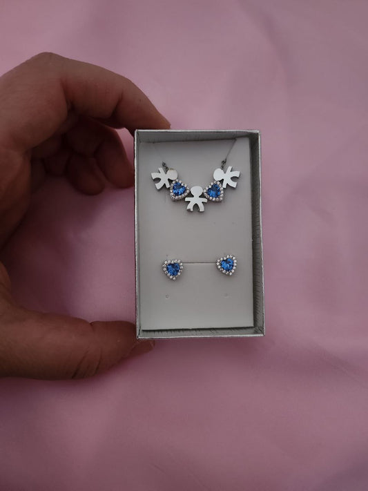 Set con collana tre bimbi e cuore e orecchini cuore colorazione azzurro intenso