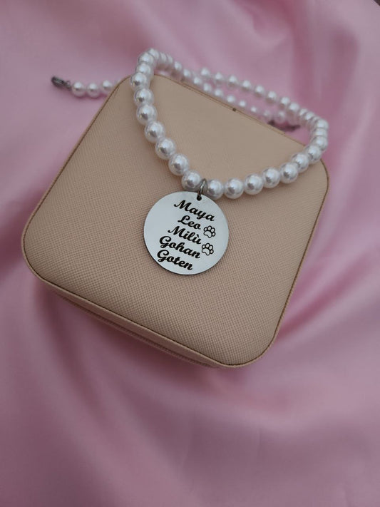 Collana di perle con ciondolo personalizzato