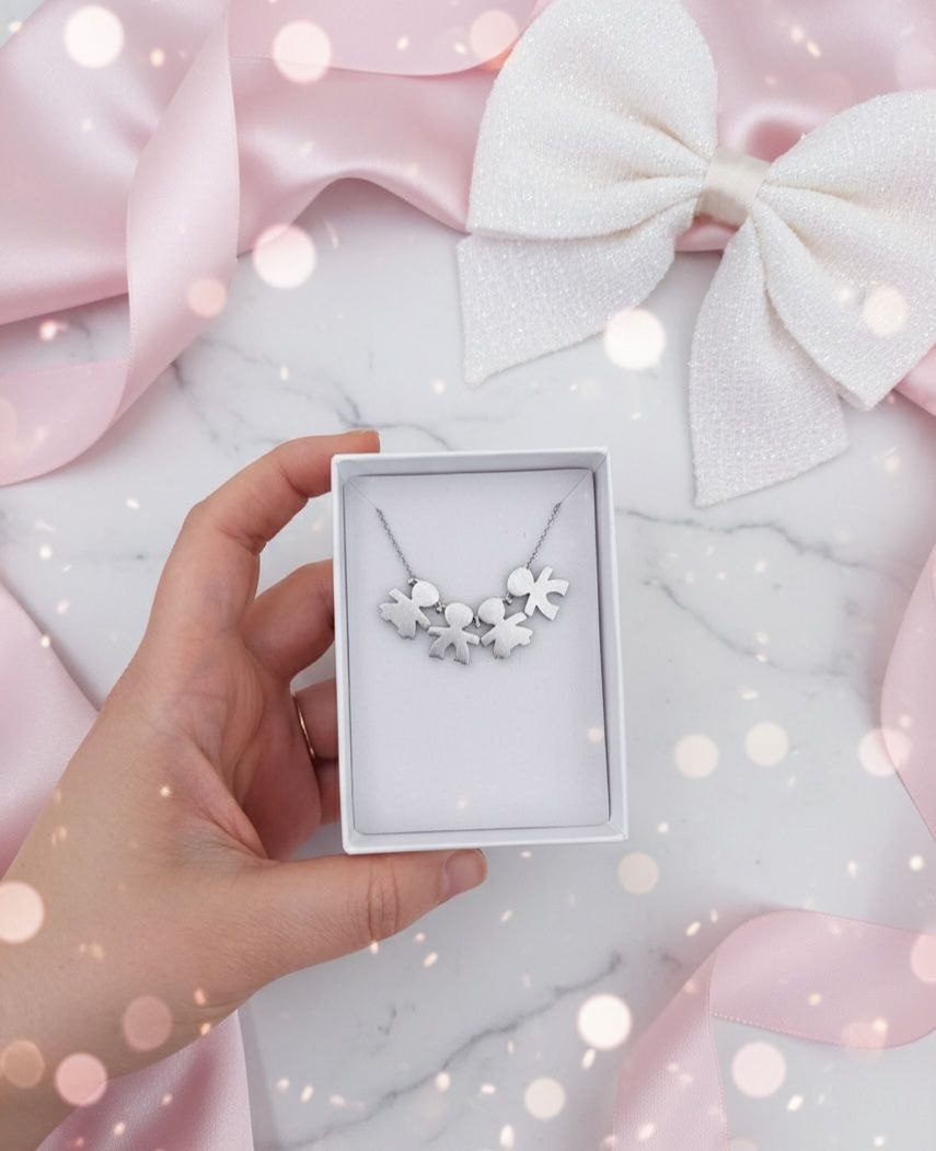 Collana  con quattro bimbi senza personalizzazione