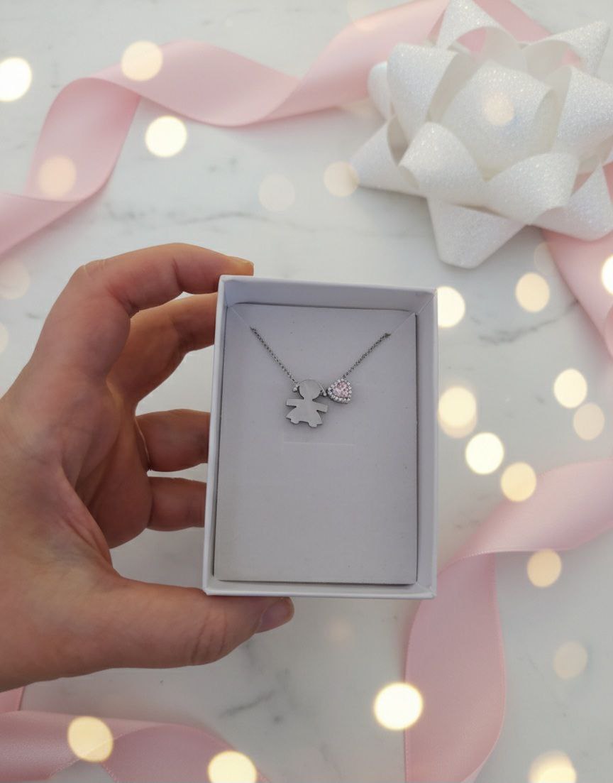 Collana  con bimba senza personalizzazione e cuore rosa