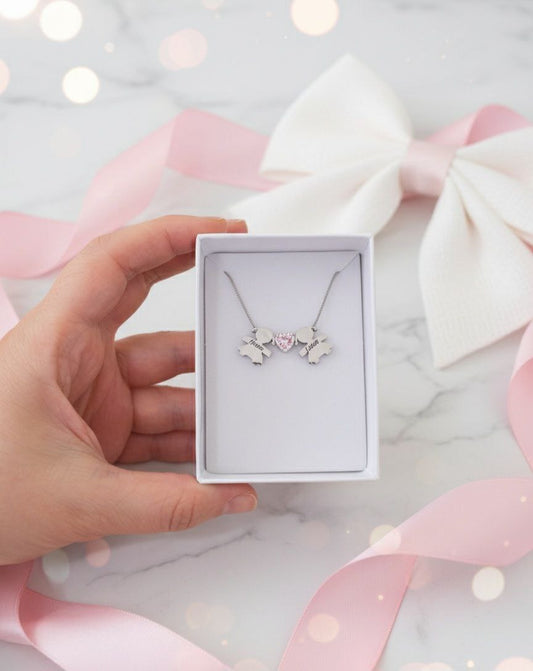 Collana  con due bimbe personalizzate con nome e cuore rosa