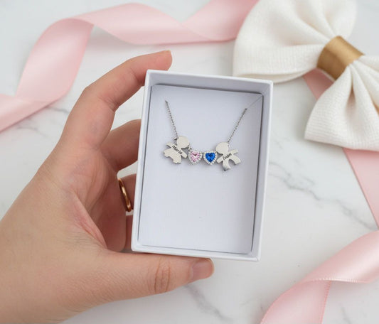 Collana  con bimbo e bimba personalizzati + cuore blu e rosa