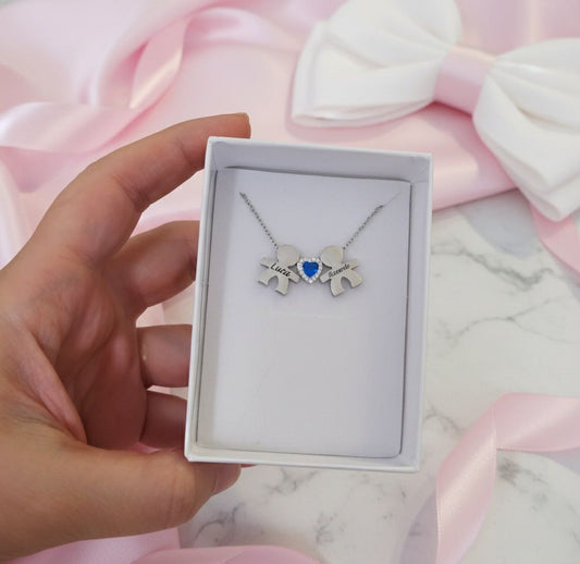 Collana  con due bimbi personalizzati e cuore blu