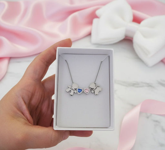 Collana  liscia con bimbo e bimba con cuore azzurro intenso e rosa
