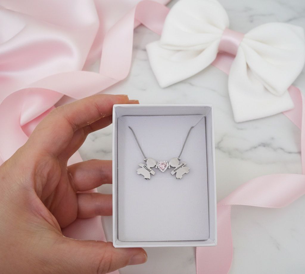 Collana liscia con bimbe con nome personalizzato  e cuore rosa