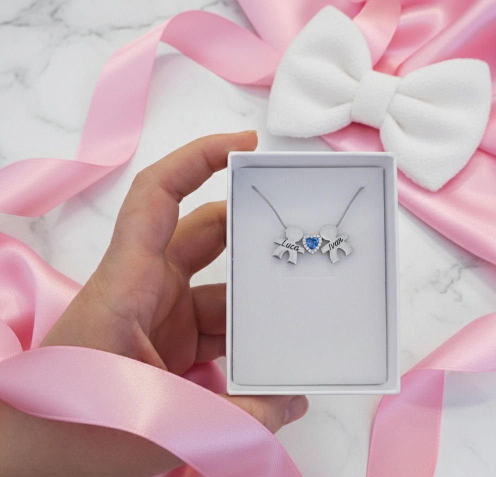 Collana liscia con bimbi con nome personalizzato  e cuore azzurro