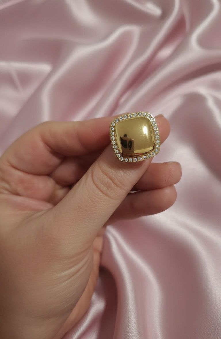 Anello quadrato con strass colore oro