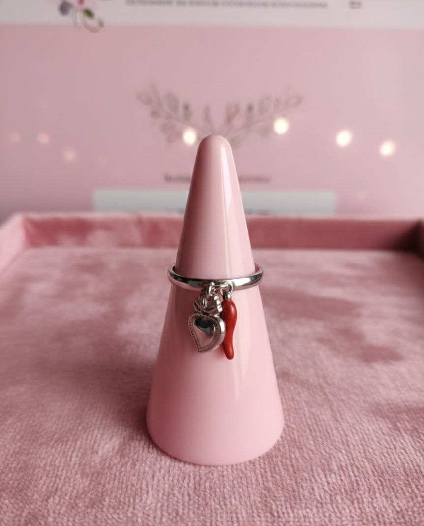 Anello ciondoli cuore sacro e corno