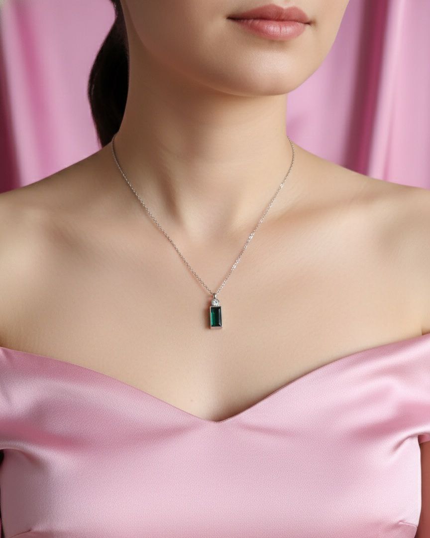 Collana punto luce verde