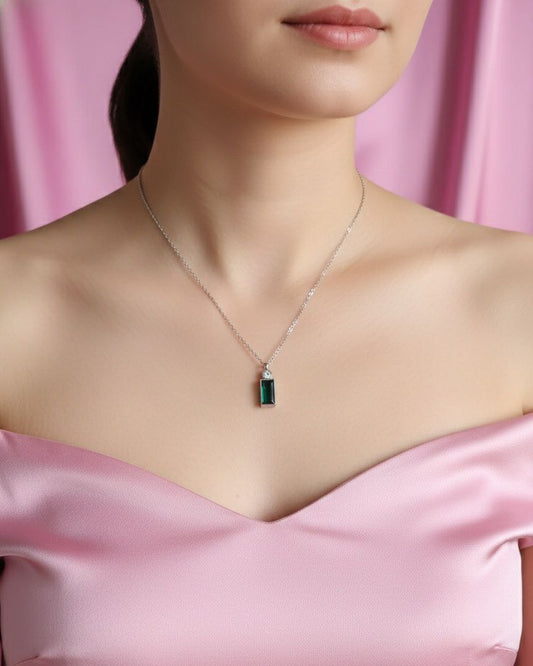 Collana punto luce verde