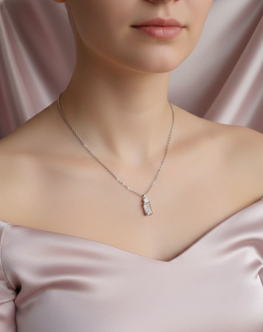 Collana punto luce bianco