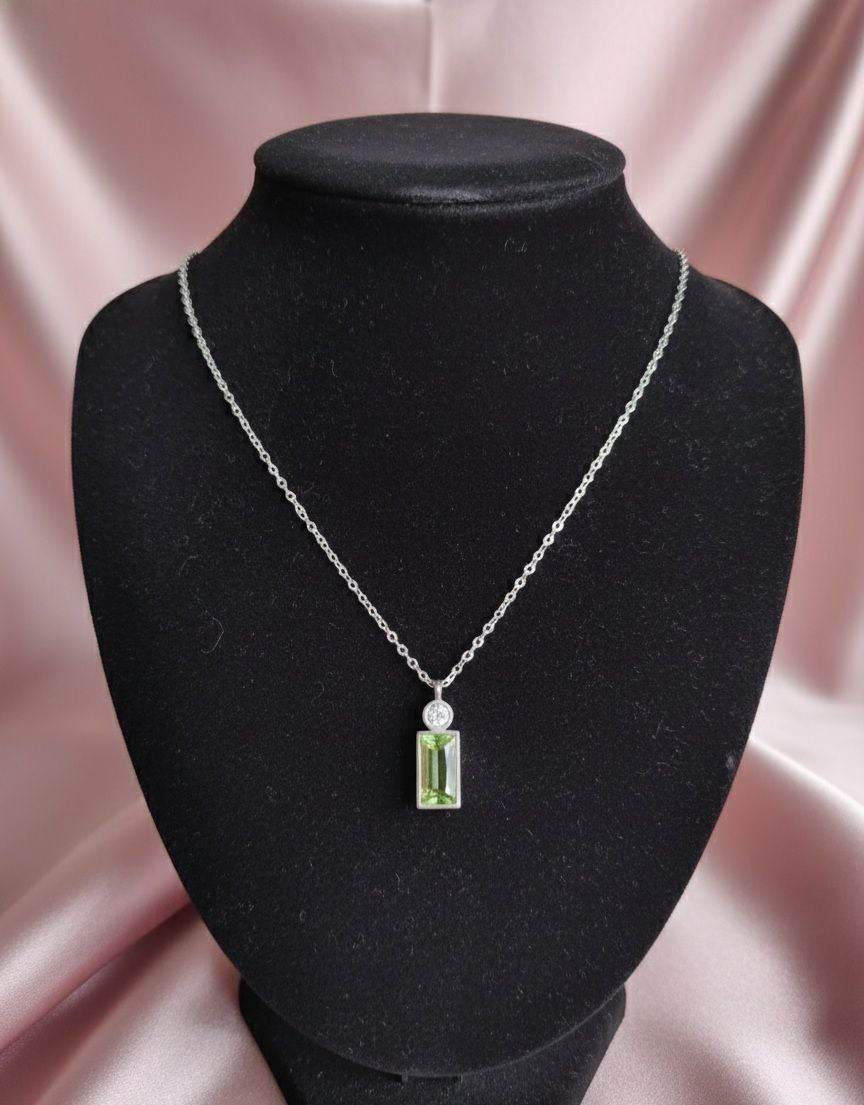 Collana con punto luce verde chiaro silver