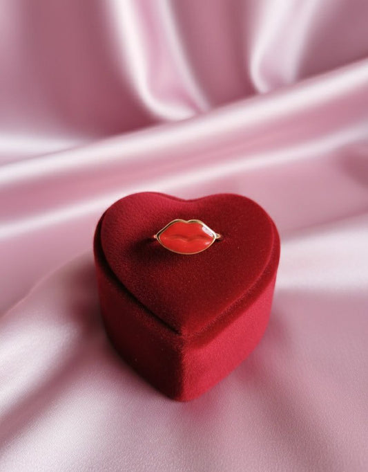 Anello con bacio colore oro e rosso